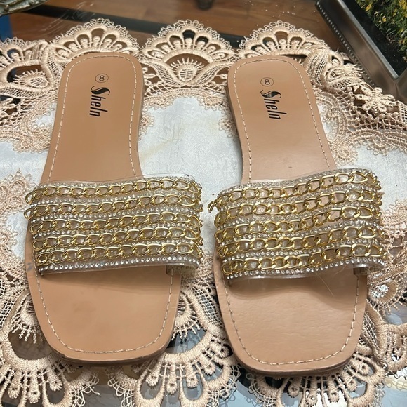 Gold  chain and rhinestone flat size 8 - Picture 1 of 3